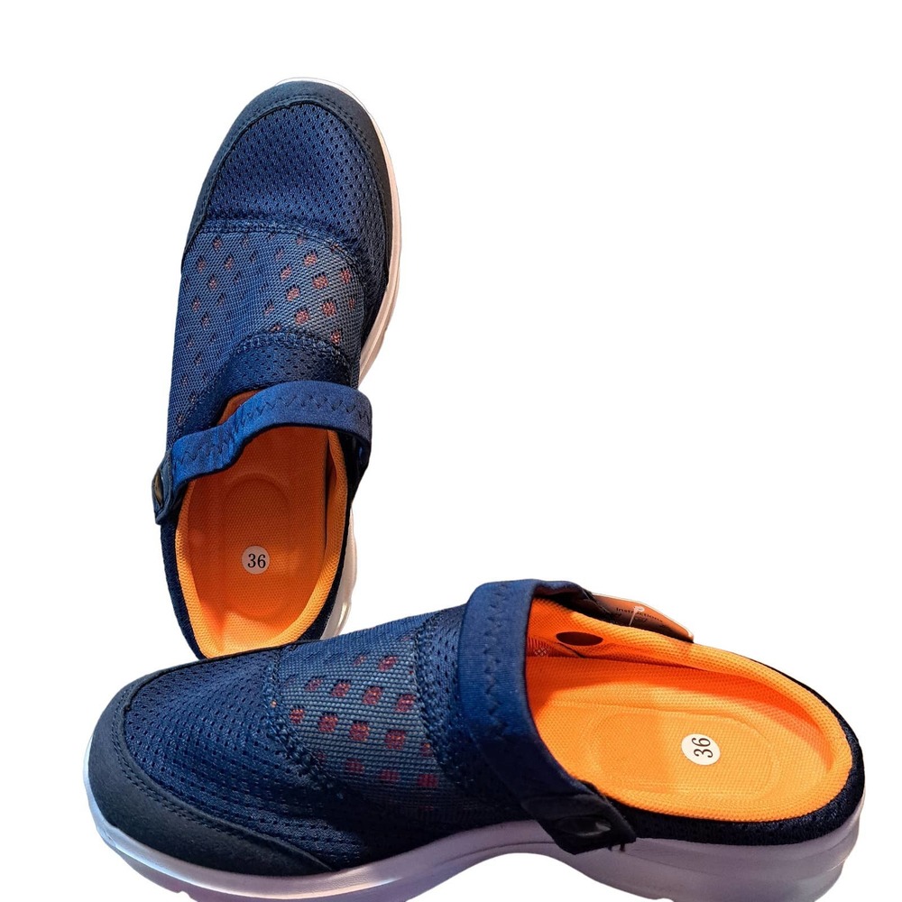 New Lightweight slide on beach shoe 4.5 Kids size